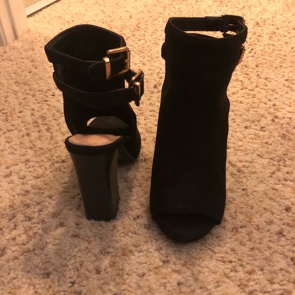 Black suede peep toe bootie - Picture 2 of 5